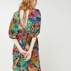 Molly Bracken Robe Courte Décolleté Dos, Manches Chauve Souris, Motif Fleuri - Noir -Promos Sublisca Magasin 001001182 001 V2 T4