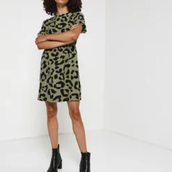 Molly Bracken Robe En Crêpe Imprimé Léopard - Vert Kaki -Promos Sublisca Magasin 001004506 001 V3 T4