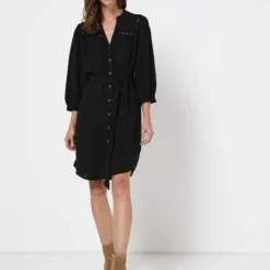 LA PETITE ETOILE Robe Chemise Unie Avec Dentelle - Noir -Promos Sublisca Magasin 001004540 001 V3 T4
