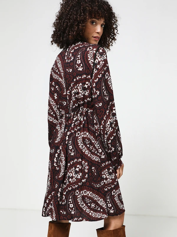 Robe Cintrée, Col Ruché - Rouge Bordeaux 2 Robe Cintrée, Col Ruché - Rouge Bordeaux – Image 2