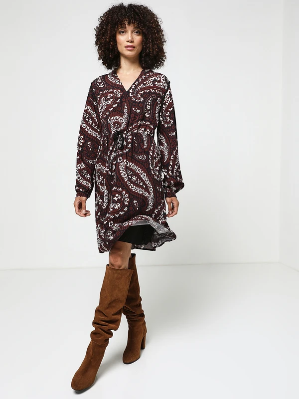 Robe Cintrée, Col Ruché - Rouge Bordeaux 3 Robe Cintrée, Col Ruché - Rouge Bordeaux – Image 3