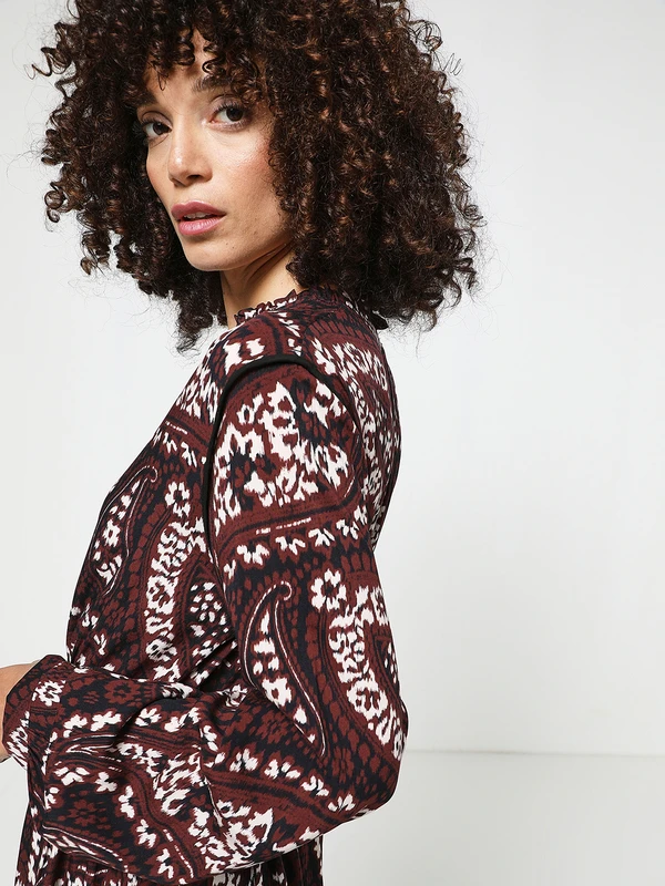 Robe Cintrée, Col Ruché - Rouge Bordeaux 4 Robe Cintrée, Col Ruché - Rouge Bordeaux – Image 4