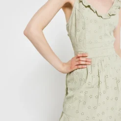 Guess Robe Volantée En Broderie Anglaise - Vert Kaki 5 Guess Robe Volantée En Broderie Anglaise - Vert Kaki -Promos Sublisca Magasin 001011367 001 V2 T4