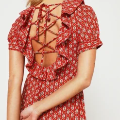 Molly Bracken Robe À Volants Avec Dos Nu Croisé - Rouge -Promos Sublisca Magasin 001011789 001 V2 T4