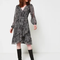 Guess Robe En Voile Imprimé Léopard - Camel -Promos Sublisca Magasin 001011797 001 V3 T4