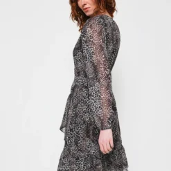 Guess Robe En Voile Imprimé Léopard - Camel -Promos Sublisca Magasin 001011797 001 V4 T4