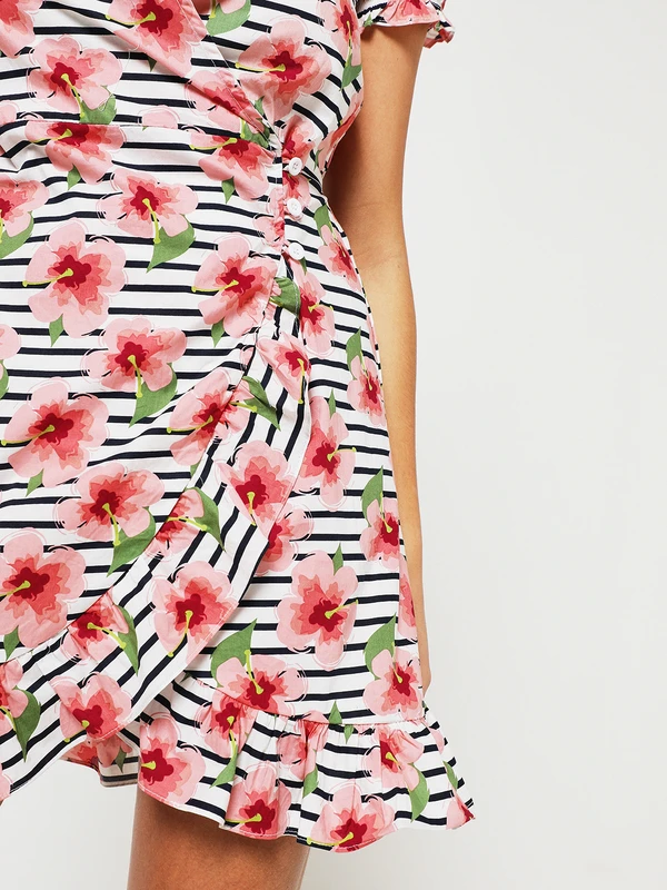 Molly Bracken Robe Portefeuille Imprimée À Volants - Blanc 4 Molly Bracken Robe Portefeuille Imprimée À Volants - Blanc – Image 4