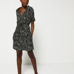 ONE STEP Robe Courte Ceinturée Imprimée - Noir -Promos Sublisca Magasin 001011879 001 V3 T4
