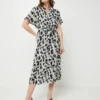 Vero Moda Robe Longue Droite Ceinturée À Imprimé Animalier - Bleu Marine