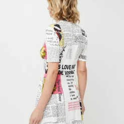 Desigual Robe Patineuse Courte En Maille Côtelée À Imprimé De Coupures De Journaux - Blanc -Promos Sublisca Magasin 001025490 001 V2 T4