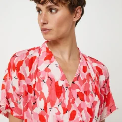 Molly Bracken Robe Courte Évasée Effet Cache-cœur En Tissu Gaufré Fleuri - Rose 7 Molly Bracken Robe Courte Évasée Effet Cache-cœur En Tissu Gaufré Fleuri - Rose -Promos Sublisca Magasin 001027278 001 V4 T4