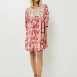 KAPORAL Robe Babydoll À Imprimé Ikat, Bustier Fleuri Brodé - Rouge -Promos Sublisca Magasin 001027343 001 V3 T4